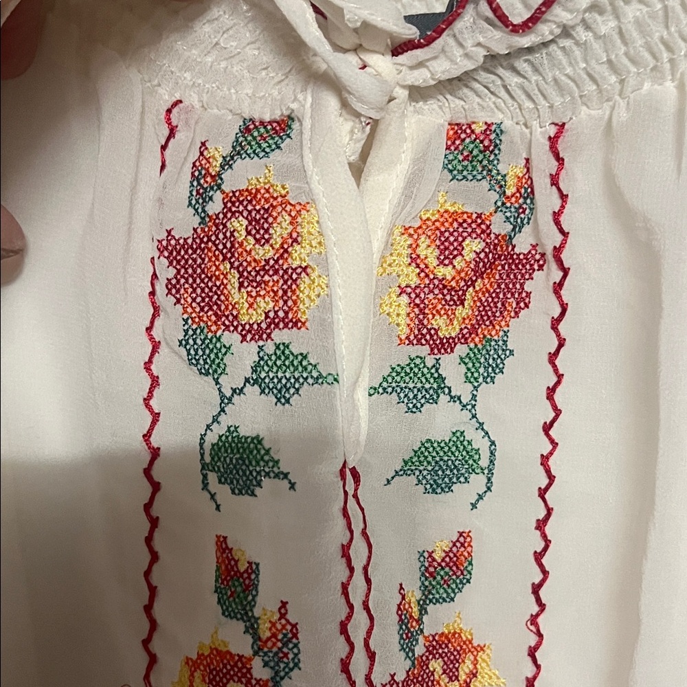 Isabella Rodriguez Cream Blouse with Floral Accents - Picture 3 of 7
